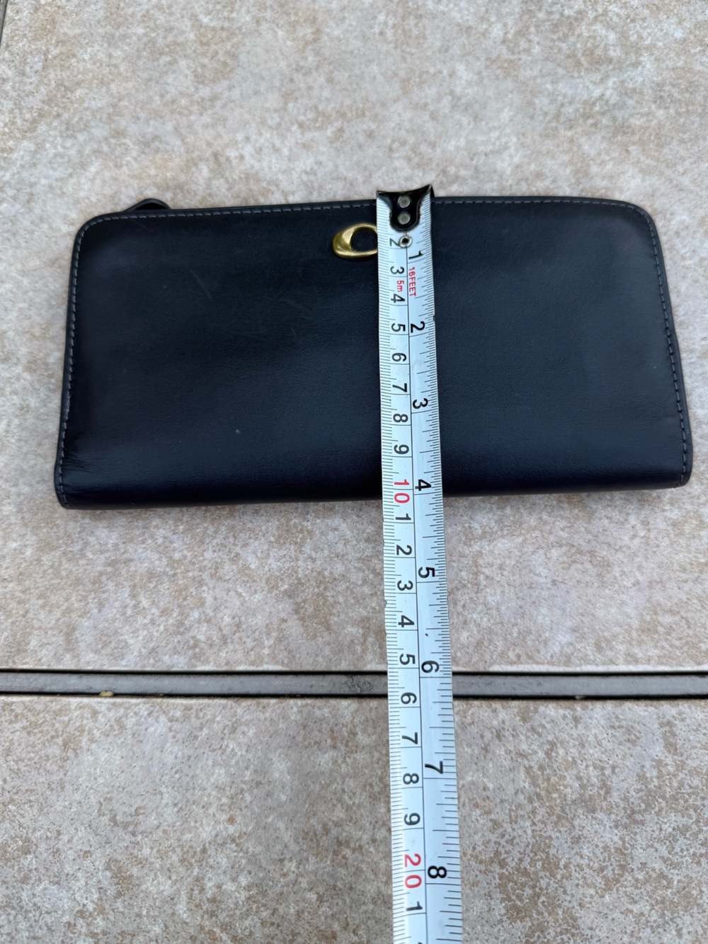 Coach Black Leather Wallet with Gold 'C' Emblem - Picture 5 of 12